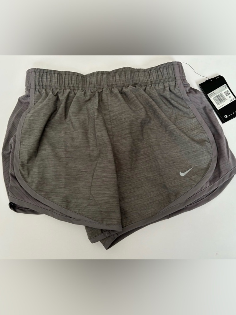 Nike women’s XS grey gray shorts nwt